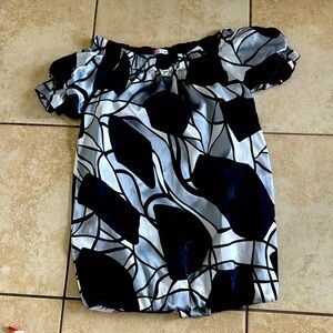 Off the shoulders balloon dress. Fun and flirty
